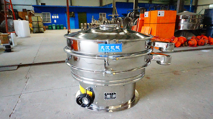 藕粉振動(dòng)篩適用于很多種不同的行業(yè)，對(duì)于物料多的篩分適用還是比較廣泛的。